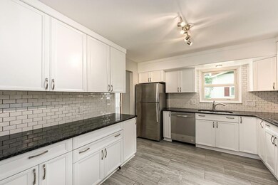 b 1080 Brentford Dr0016