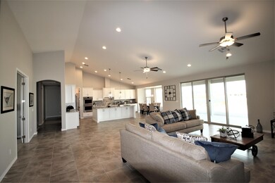 3025 GREAT ROOM & KITCHEN 2