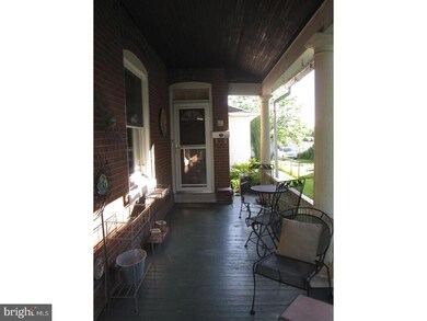 609 Derstine Ave, Lansdale, PA 19446 - photo 3