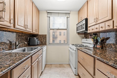 Park Lane South unit 5F, Kew Gardens, NY 11415 - photo 4