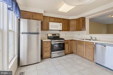 13972 Winding Ridge Ln, Centreville, VA 20121 - photo 2