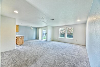 1420 Vista Dr, Central Point, OR 97502 - photo 2