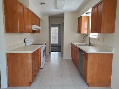 16334 Oxnard Ln, Friendswood, TX 77546 - photo 3