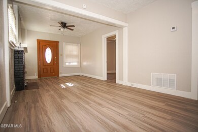 2818 Frankfort Ave, El Paso, TX 79930 - photo 4