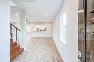 8413 Observatory St, Houston, TX 77088 - photo 4