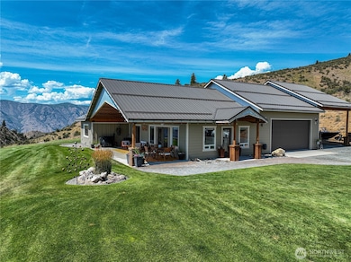 Surrounded by nature to enjoy the birds and the deer