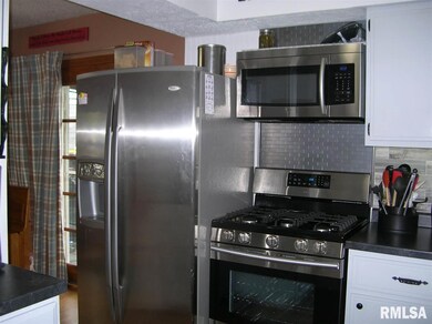 2222 W 55th St, Davenport, IA 52806 - photo 7