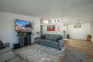 115 N Joseph Ave, East Wenatchee, WA 98802 - photo 2