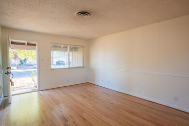 Entry/Living room
