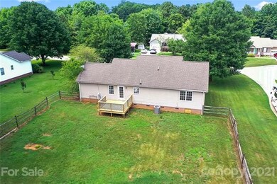 Fenced backyard and deck for grilling!