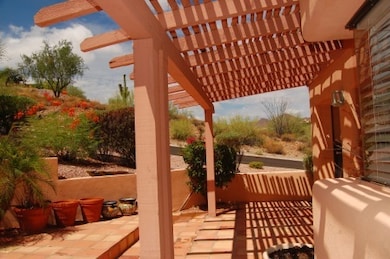 13227 N Mimosa - covered patio
