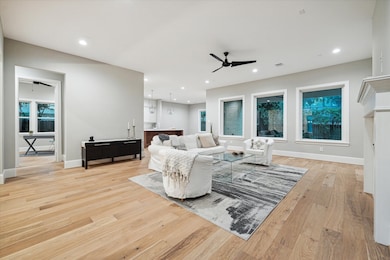 10226 Pine Forest Rd, Houston, TX 77042 - photo 7