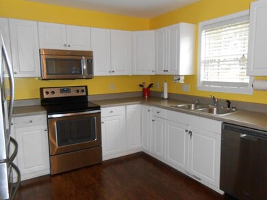 2526 Foxfire Ln, Burlington, NC 27217 - photo 5