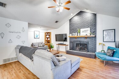 316 Mountain View Ct, Bedford, TX 76021 - photo 3