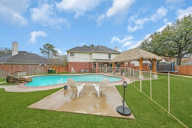 POOL CHILD/PET SAFETY FENCE THAT IS EASY TO PUT UP OR TAKE DOWN