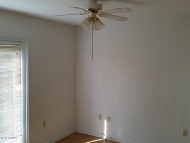 21 MASTER BEDROOM