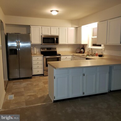 35695 Aviation Yacht Club Rd, Mechanicsville, MD 20659 - photo 2