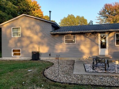 thumbnaiback of house