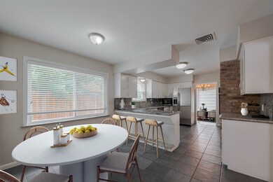 Breakfast area virtually staged