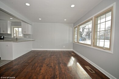 2093 Locust St, Des Plaines, IL 60018 - photo 4