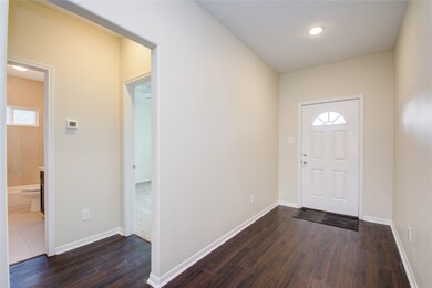 7814 Hanfro Ln, Houston, TX 77088 - photo 5