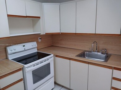 7925 Carlyle Ave unit 303, Miami Beach, FL 33141 - photo 4