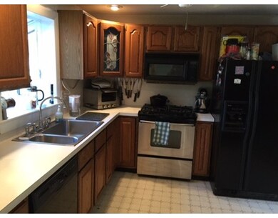 124 Bumble Bee Cir, Shrewsbury, MA 01545 - photo 7