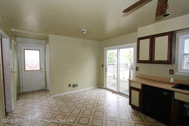 351-437451 Dining Area-Kitchen (14)