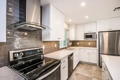 844_E_Village_Cr_Dr_N_AZ-10[1]