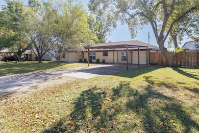 112 Maynard St, Bastrop, TX 78602 - photo 4