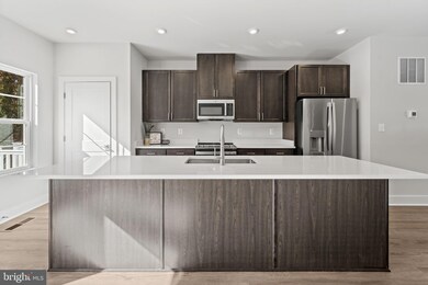 121 Sage Creek Ct, Manassas Park, VA 20111 - photo 5