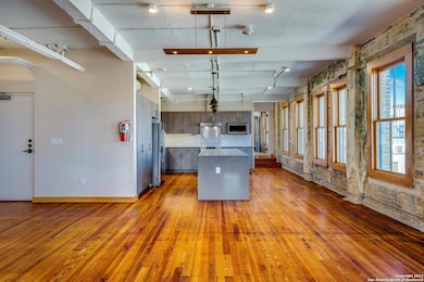 219 N Alamo St unit 401, San Antonio, TX 78205 - photo 4