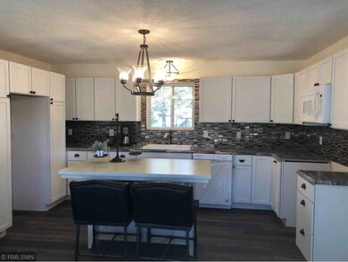 Kitchen W/ Center Island