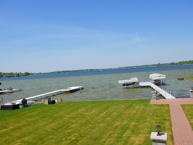 1704 Cass Lake Front Rd, Keego Harbor, MI 48320 - photo 2