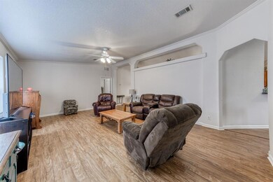 316 Kelly Brook Cir, Weatherford, TX 76087 - photo 5