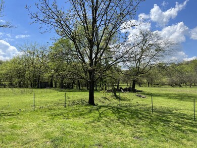 60 Lambrick Rd, Petersburg, TN 37144 - photo 2