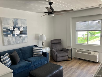 1305 Washington Ave unit 6, Bay City, MI 48708 - photo 4