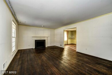 8104 Horseshoe Ln, Potomac, MD 20854 - photo 2