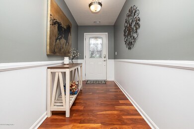 9102 Woodhold Ct, Louisville, KY 40291 - photo 4