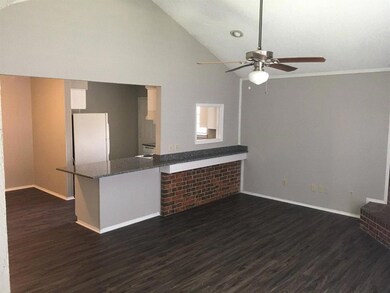 605 Lost Springs Ct unit A, Arlington, TX 76012 - photo 4