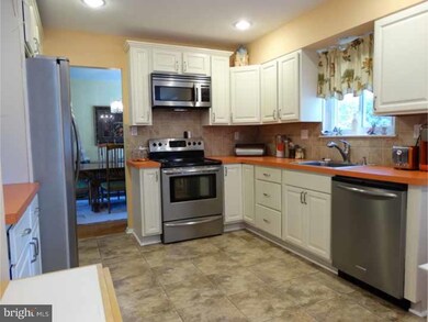 21 Bernard Dr, Morrisville, PA 19067 - photo 7