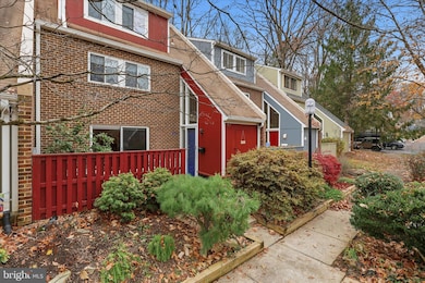 1432 Greenmont Ct, Reston, VA 20190 - photo 2