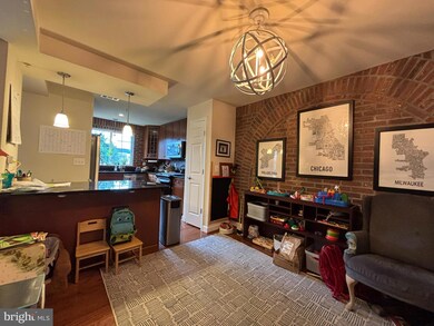 4127 S Four Mile Run Dr unit 302, Arlington, VA 22204 - photo 2