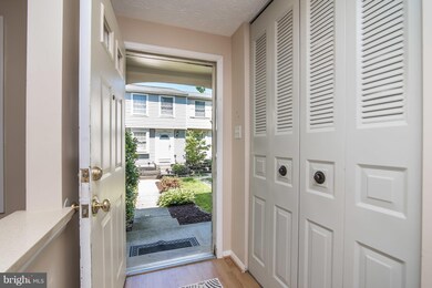 5994 Rowanberry Dr, Elkridge, MD 21075 - photo 2