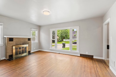 915 W 9th St, Cedar Falls, IA 50613 - photo 4