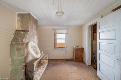 1053 N Scales St, Reidsville, NC 27320 - photo 7