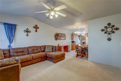 9201 Checkerbloom Dr, Oklahoma City, OK 73165 - photo 3