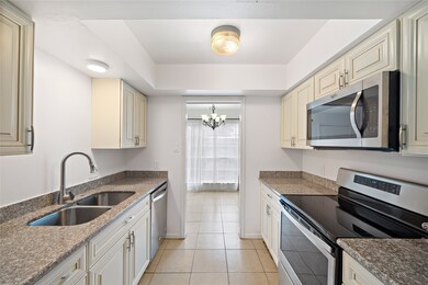 10302 Briar Forest Dr unit 273, Houston, TX 77042 - photo 2