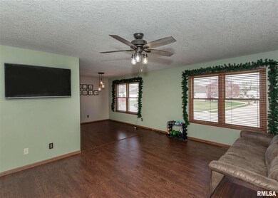 4848 Main Ct, Davenport, IA 52806 - photo 3