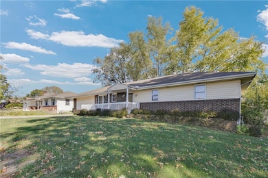 844 E 1st St, Peculiar, MO 64078 - photo 3